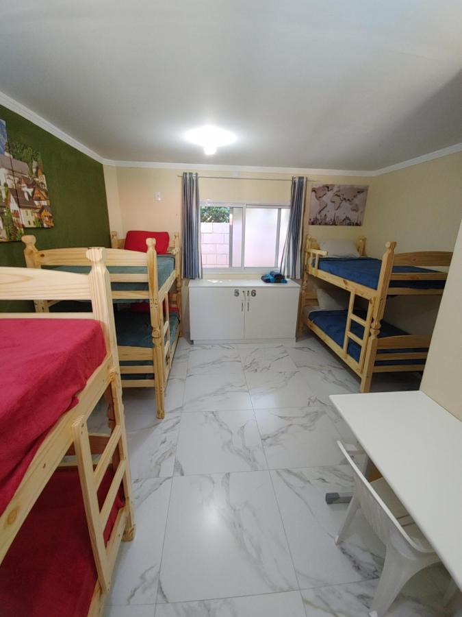Cama em Dormitório Misto com 6 Camas